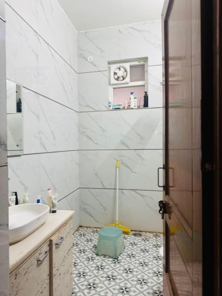 Bathroom, sector 15 2 Bedroom 1800 Sq.Ft. Builder Floor In Sector 15 Gurgaon 9434696