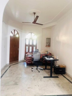 Lift in 2 BHK Builder Floor at Sector 15 – for Rent