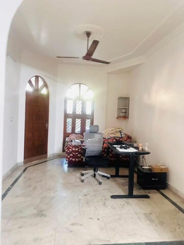 Lift in 2 BHK Builder Floor at Sector 15 – for Rent