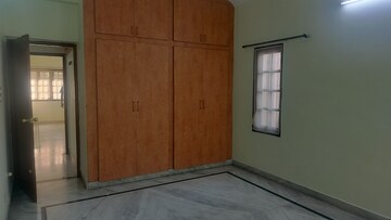 Room in 3 BHK Apartment at Jubilee Hills – for Rent