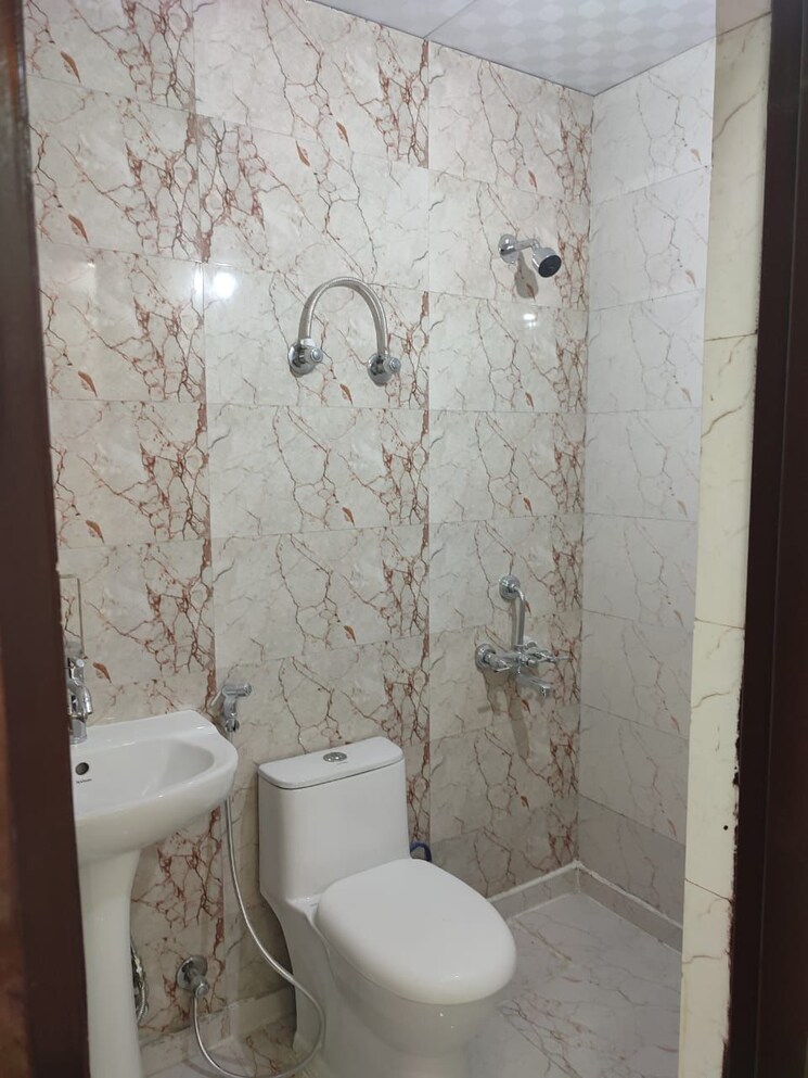 Bathroom, palm-sunrise 2 Bedroom 1040 Sq.Ft. Builder Floor In Shahpur Bamheta Ghaziabad 9434691