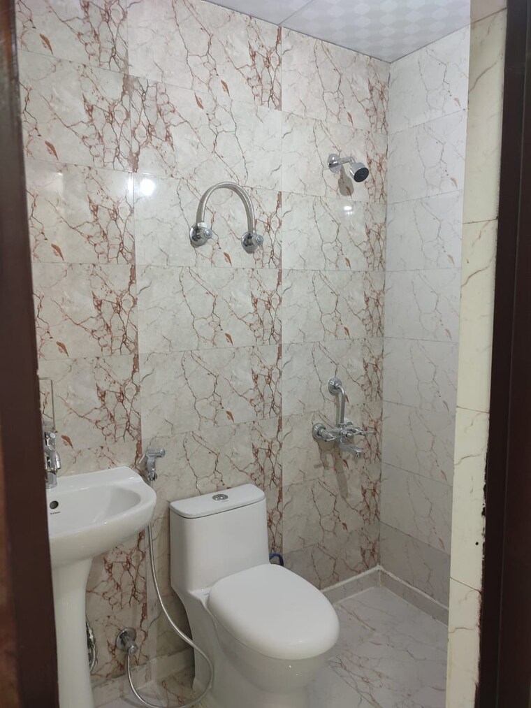 Bathroom, palm-sunrise 2 Bedroom 1040 Sq.Ft. Builder Floor In Shahpur Bamheta Ghaziabad 9434691