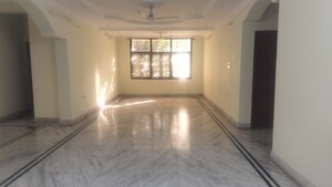 Room in 3 BHK Apartment at Jubilee Hills – for Rent