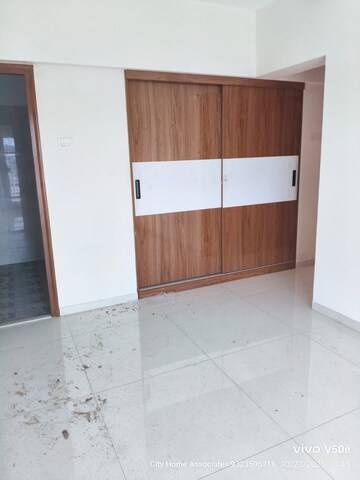 Room in 2 BHK Apartment at Romell Allure, Borivali East – for Rent