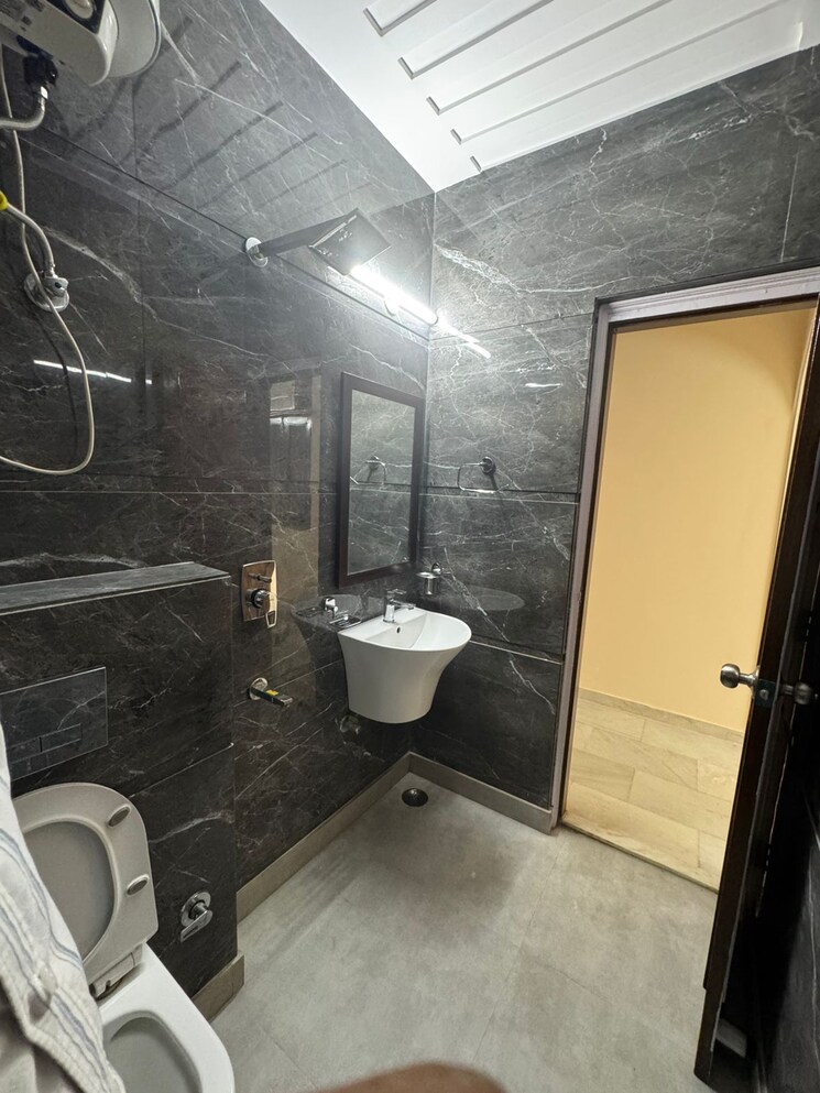 Bathroom, khirki extension 2 Bedroom 900 Sq.Ft. Apartment In Khirki Extension Delhi 9434721