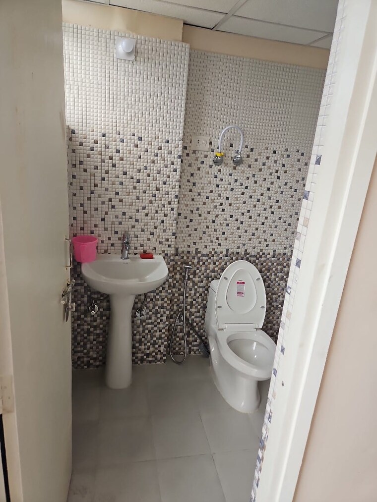 Bathroom, eureka-diya-green-city 2 Bedroom 968 Sq.Ft. Apartment In Raj Nagar Extension Ghaziabad 9434734