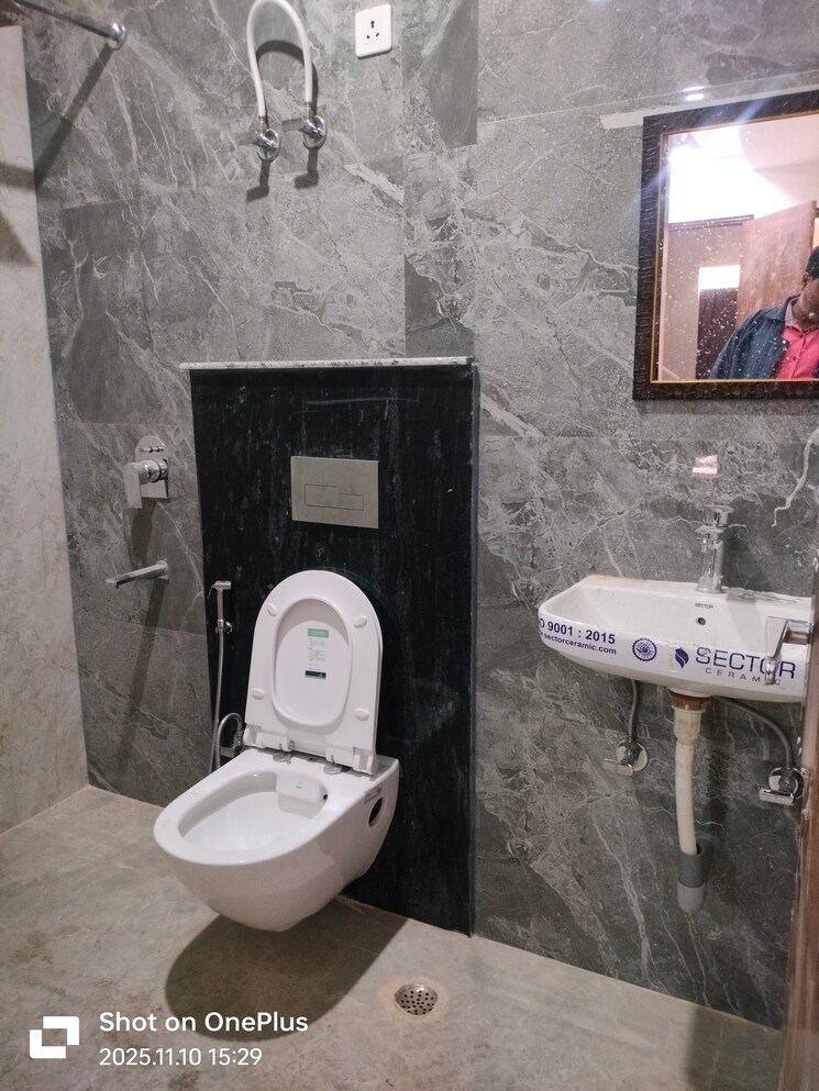 Bathroom, patel nagar 2 Bedroom 1500 Sq.Ft. Builder Floor In Patel Nagar Gurgaon 9434737