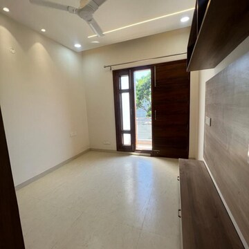 Room in 6 BHK Villa at Sector 35 – for Sale