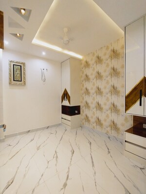 Team Area in 3 BHK Builder Floor at Uttam Nagar – for Sale