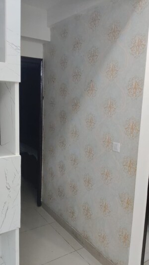 Room in 2 BHK Apartment at Supertech Cape Town, Sector 74 – for Rent