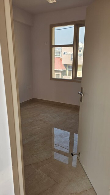 Room in 3 BHK Builder Floor at Sector 49 – for Rent