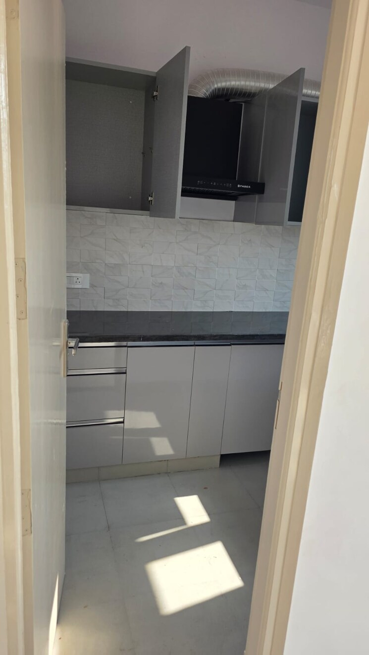 Bathroom, sector 49 3 Bedroom 1377 Sq.Ft. Builder Floor In Sector 49 Faridabad 9434837