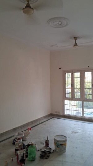 Room in 4 BHK Apartment at DLF Westend Heights, Sector 53 – for Rent