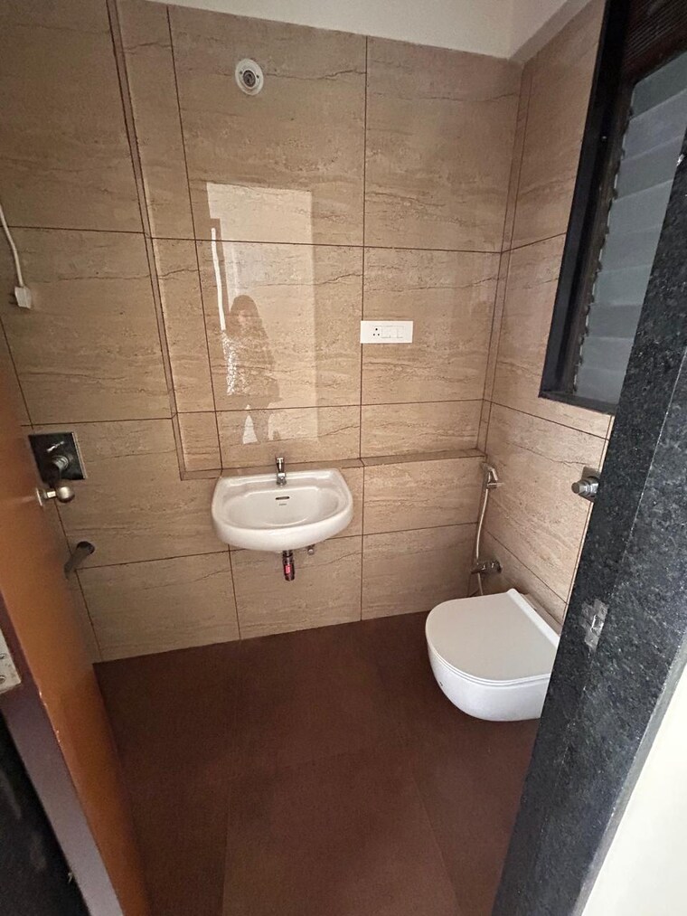 Bathroom, chandak-34-park-estate 1 Bedroom 391 Sq.Ft. Apartment In Goregaon West Mumbai 9434913