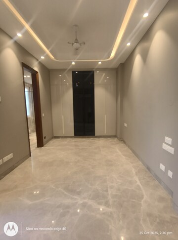 Master Bedroom in 3 BHK Builder Floor at Safdarjung Enclave – for Sale