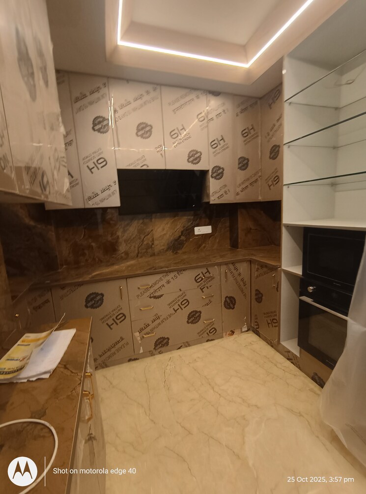 Kitchen, safdarjung enclave 3 Bedroom 200 Sq.Yd. Builder Floor In Safdarjung Enclave Delhi 9434933