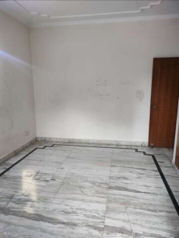 Room in 3 BHK Apartment at Prabhu Apartments, Sector 21d – for Sale