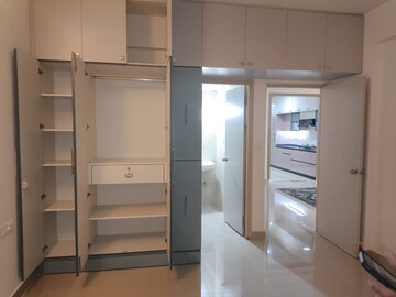 Furnished Amenities in 3.5 BHK Apartment at Mantri Webcity, Hennur – for Rent