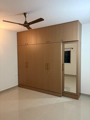Room in 3.5 BHK Apartment at Mantri Webcity, Hennur – for Rent