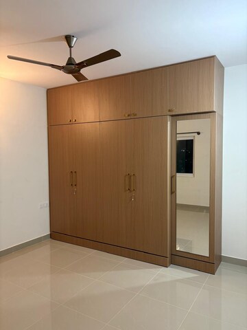 Room in 3.5 BHK Apartment at Mantri Webcity, Hennur – for Rent