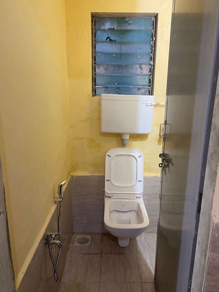 Bathroom, goregaon west Pg For Boys & Girls In Goregaon West 9434959