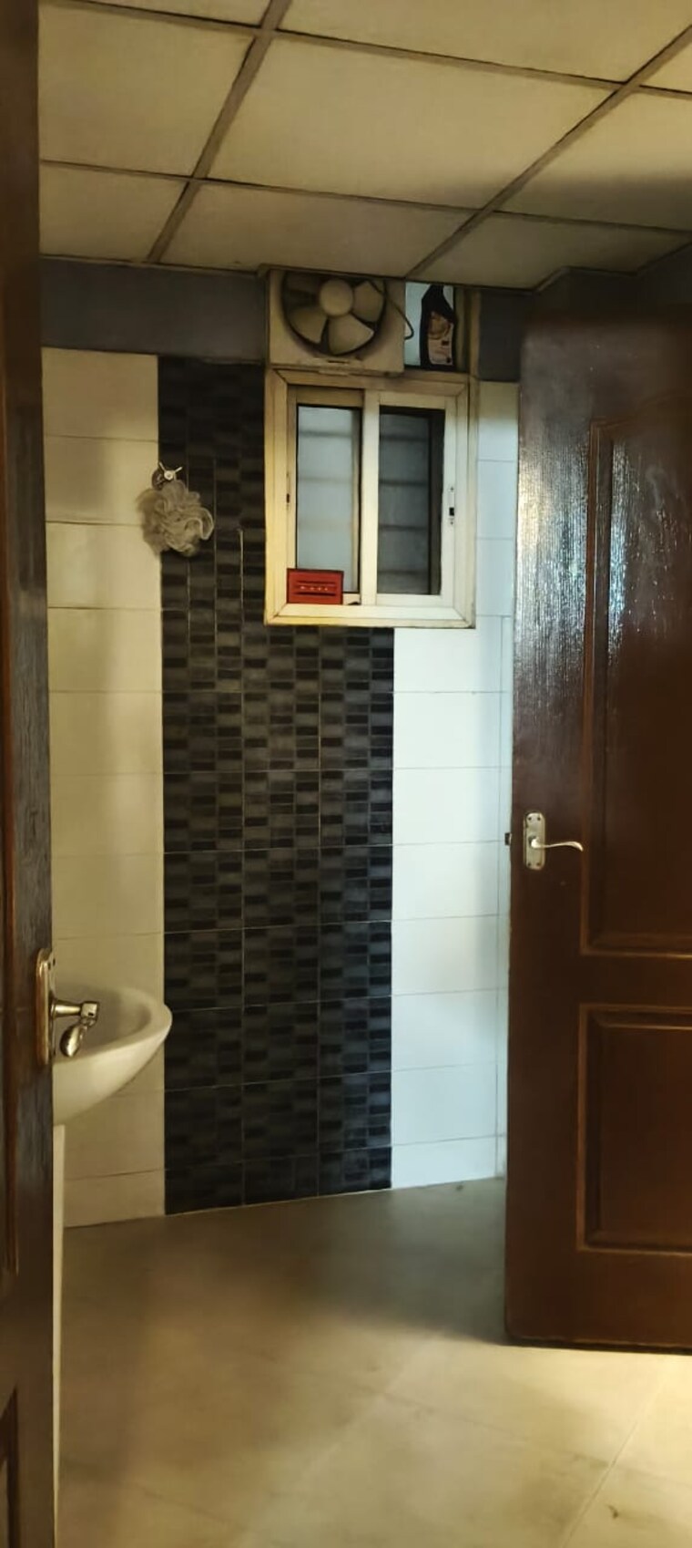 Bathroom, gomti nagar 3 Bedroom 1850 Sq.Ft. Apartment In Gomti Nagar Lucknow 9434982
