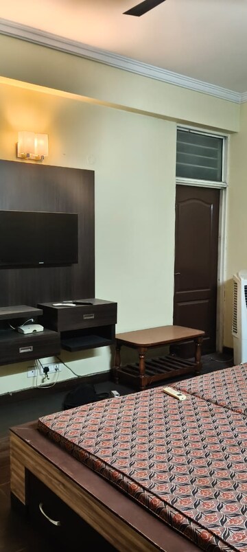 Living Room in 3 BHK Apartment at Gomti Nagar – for Rent