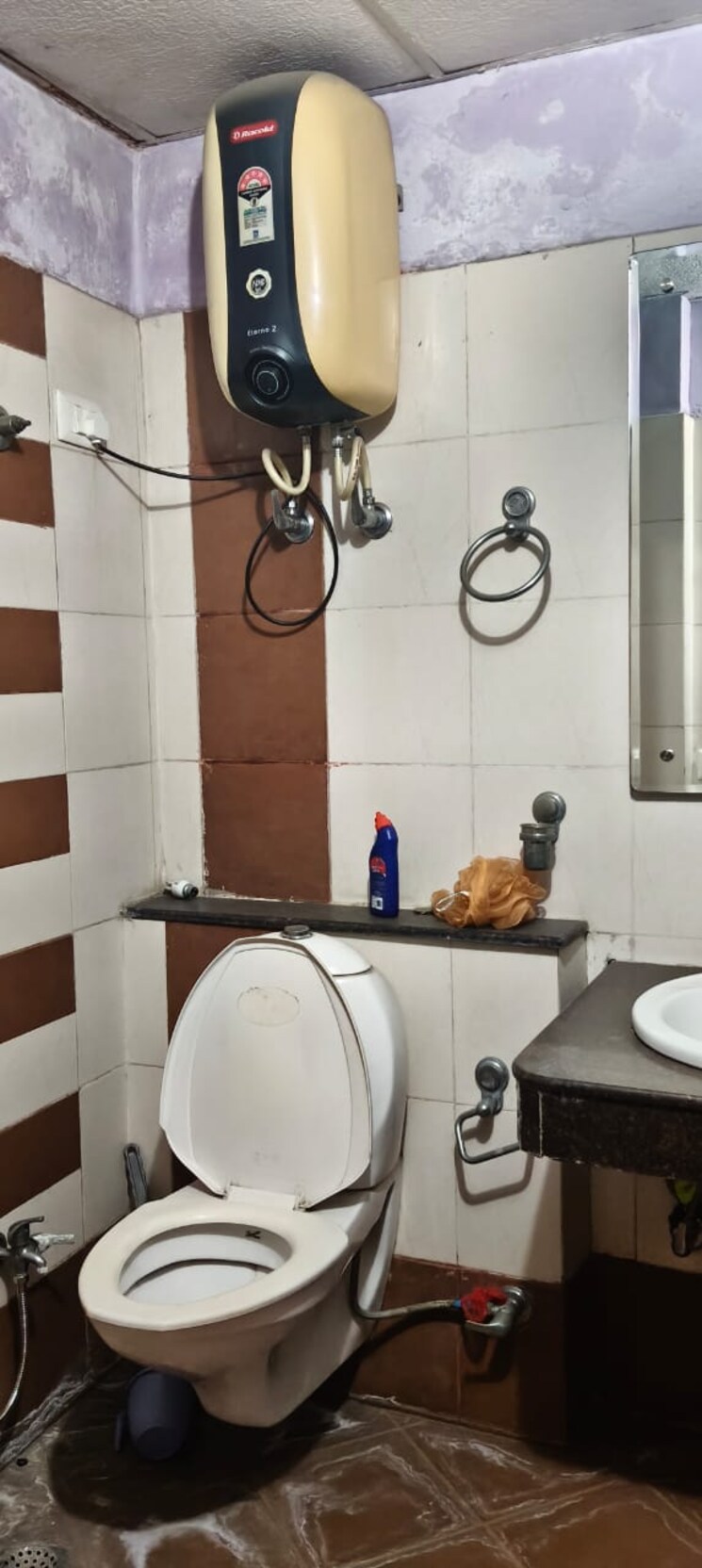 Attached Bathroom, gomti nagar 3 Bedroom 1850 Sq.Ft. Apartment In Gomti Nagar Lucknow 9434982