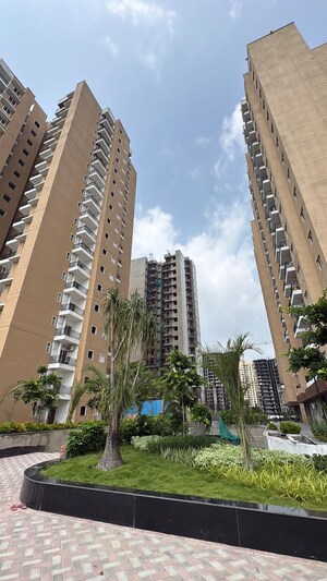  Shop – Exterior View View at Earthcon Casa Grande II, Chi V Greater Noida - for Sale