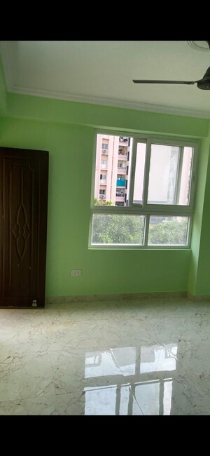 Room in 3 BHK Apartment at Saras Dolphin Enclave, Uattardhona – for Rent