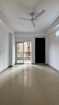 3 BHK + Servant Room Villa For Sale in Amrapali Leisure Valley