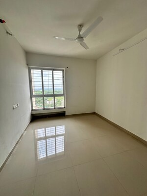 Room in 1 BHK Apartment at Raunak Heights, Ghodbunder Road – for Rent