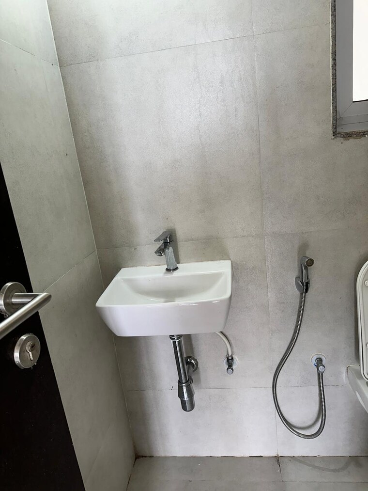 Bathroom, raunak-heights 1 Bedroom 405 Sq.Ft. Apartment In Ghodbunder Road Thane 9435155