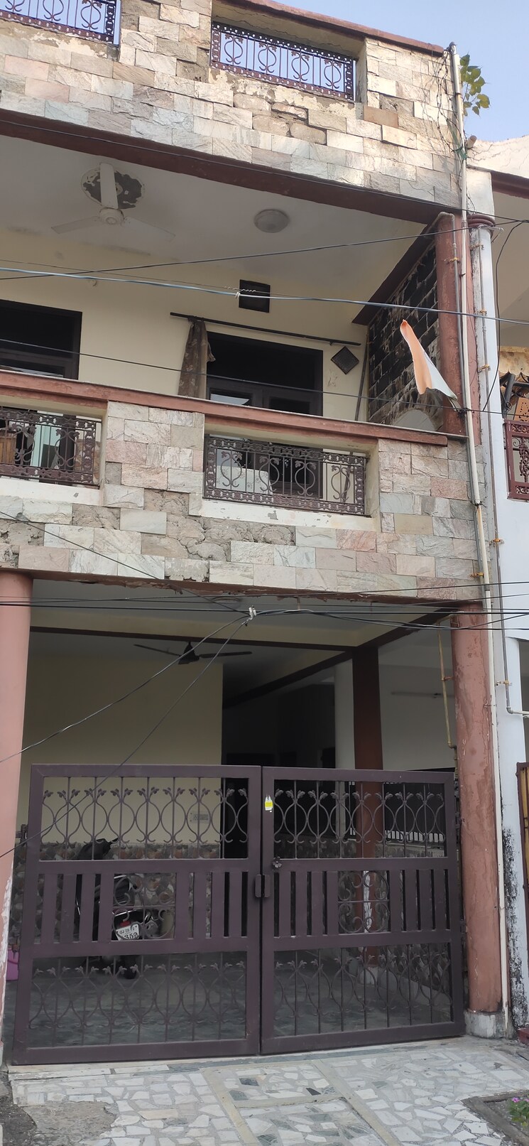 Balcony, dayal bagh 4 Bedroom 167 Sq.Yd. Independent House In Dayal Bagh Agra 9435168
