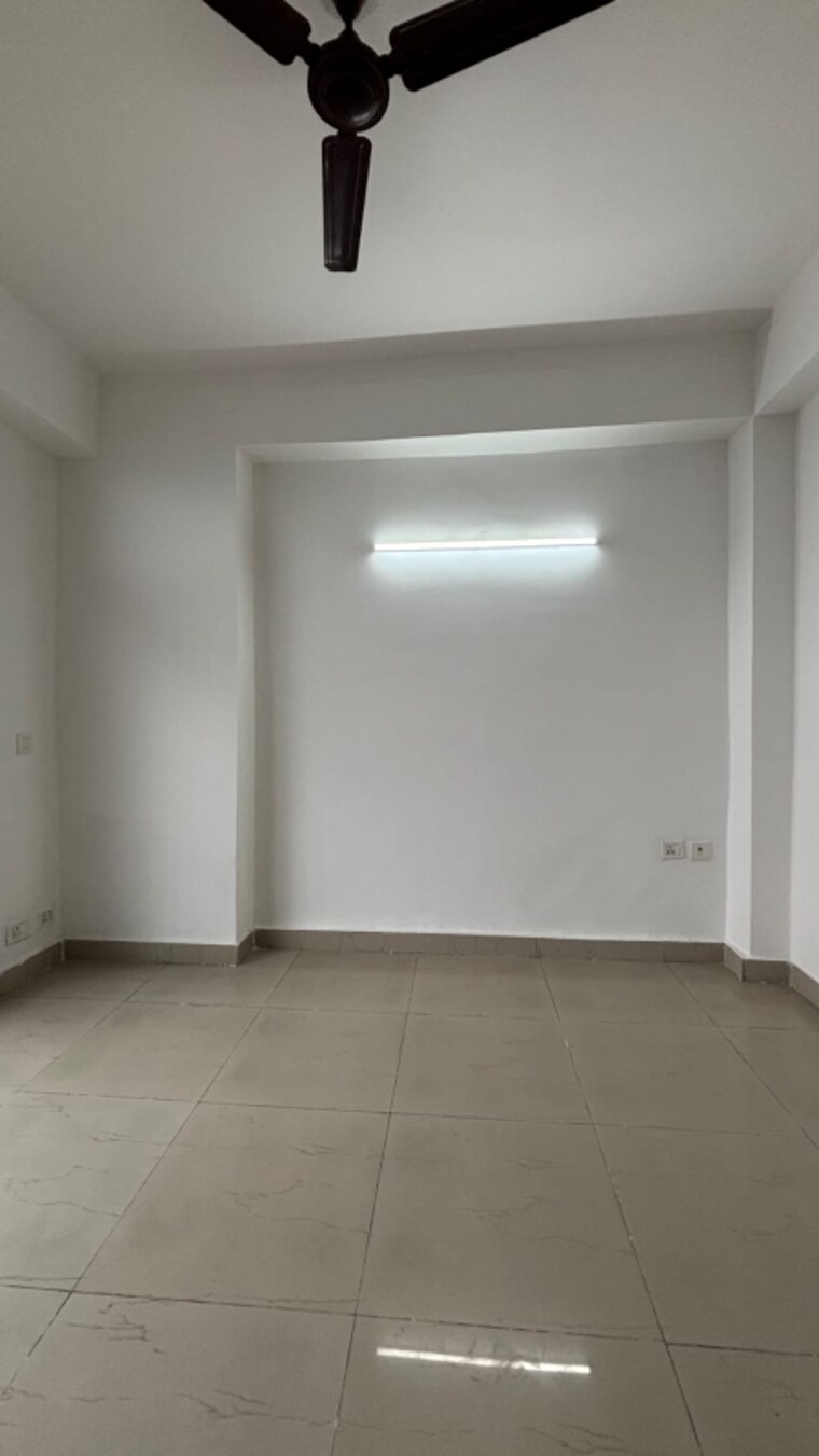 Room, amrapali-platinum 3 Bedroom 1625 Sq.Ft. Apartment In Sector 119 Noida 9435166