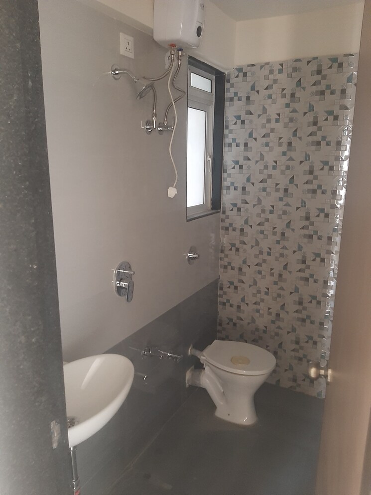 Bathroom, raunak-heights 1 Bedroom 405 Sq.Ft. Apartment In Ghodbunder Road Thane 9435172