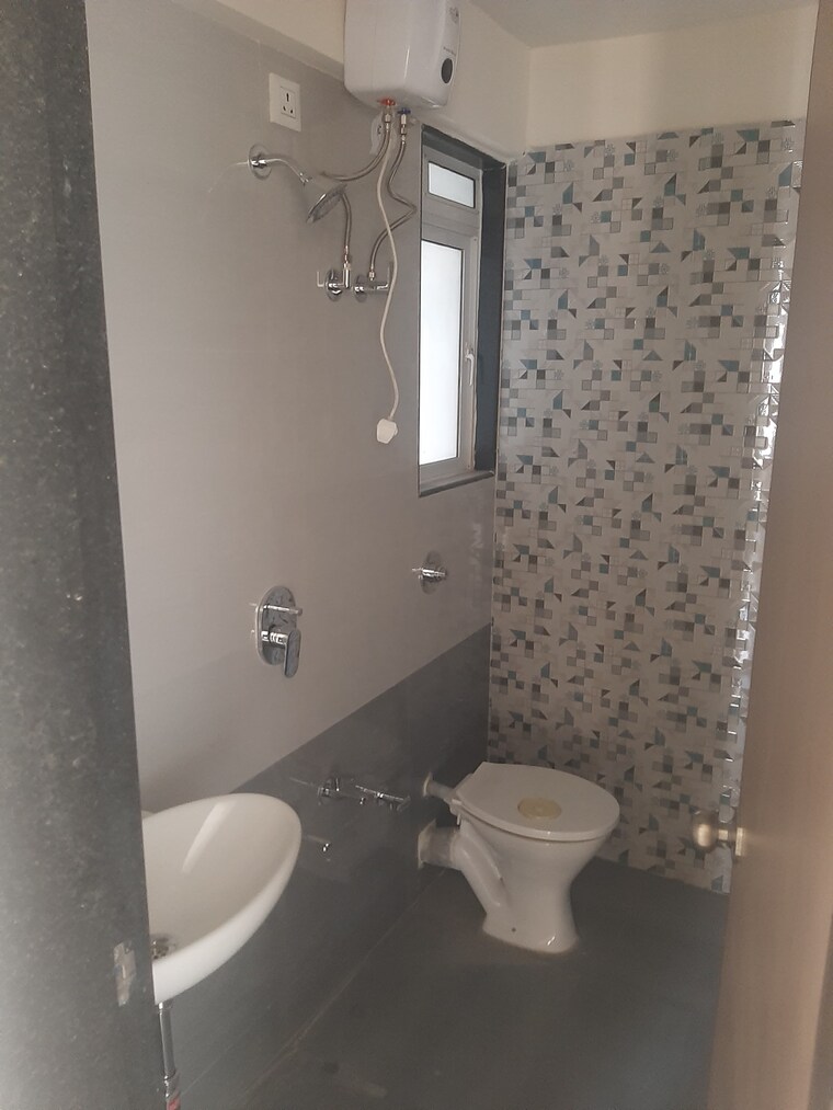Bathroom, raunak-heights 1 Bedroom 405 Sq.Ft. Apartment In Ghodbunder Road Thane 9435172
