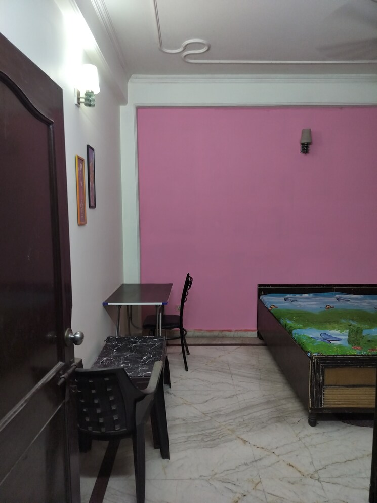 Bedroom, sector 71 Pg For Girls In Sector 71 9435173