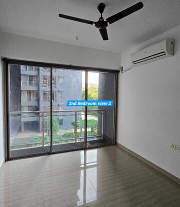 Room in 2.5 BHK Apartment at Wadhwa The Address Boulevard, Ghatkopar West – for Rent