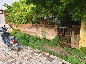  Plot For Sale in Jankipuram Extension