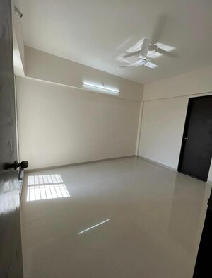 Room in 2 BHK Apartment at Mantra Insignia, Mundhwa – for Rent