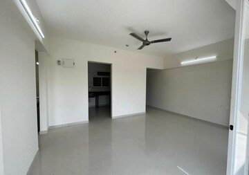 Room in 2 BHK Apartment at Mantra Insignia, Mundhwa – for Rent