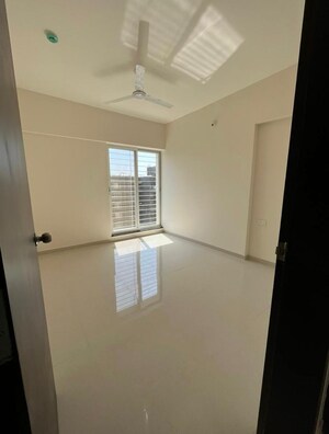 Room in 2 BHK Apartment at Mantra Insignia, Mundhwa – for Rent