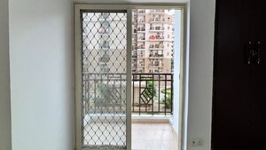 Room in 2 BHK Apartment at Jm Orchid, Sector 76 – for Sale