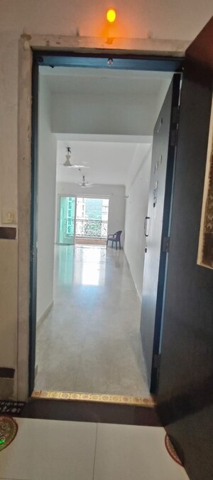 Building Lobby in 3.5 BHK Apartment at Hiranandani Meadows, Manpada – for Rent