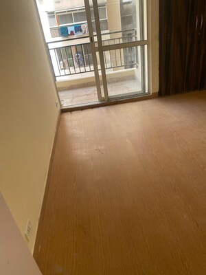 Room in 3 BHK Apartment at Jaypee Greens Kosmos, Sector 134 – for Rent