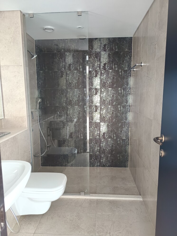 Bathroom, panchshil-towers 3.5 Bedroom 2200 Sq.Ft. Apartment In Kharadi Pune 9435281