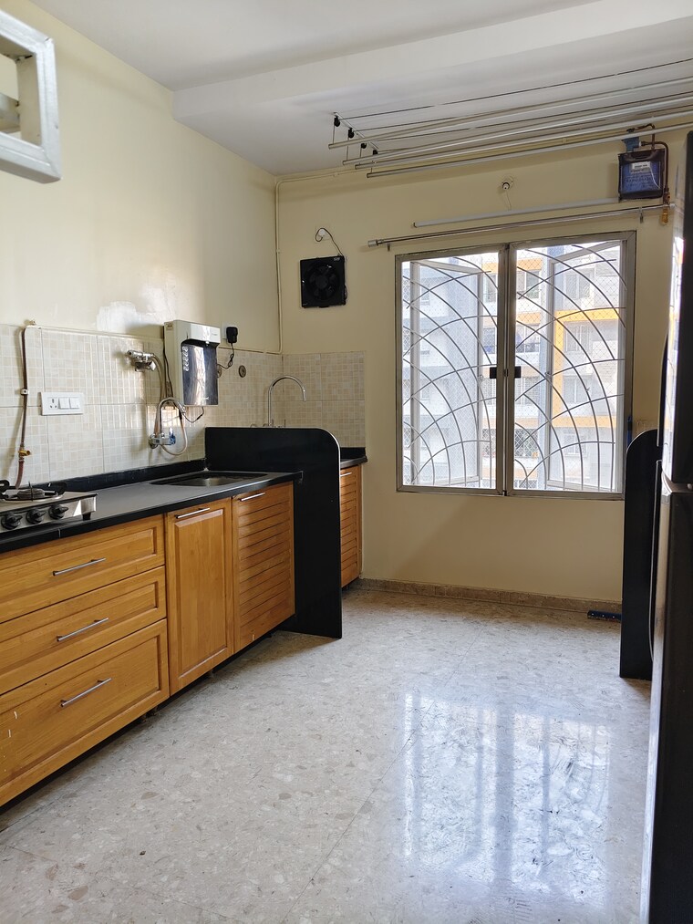 Kitchen, naiknavare-victoria-garden 3 Bedroom 1500 Sq.Ft. Apartment In Kalyani Nagar Pune 9435284