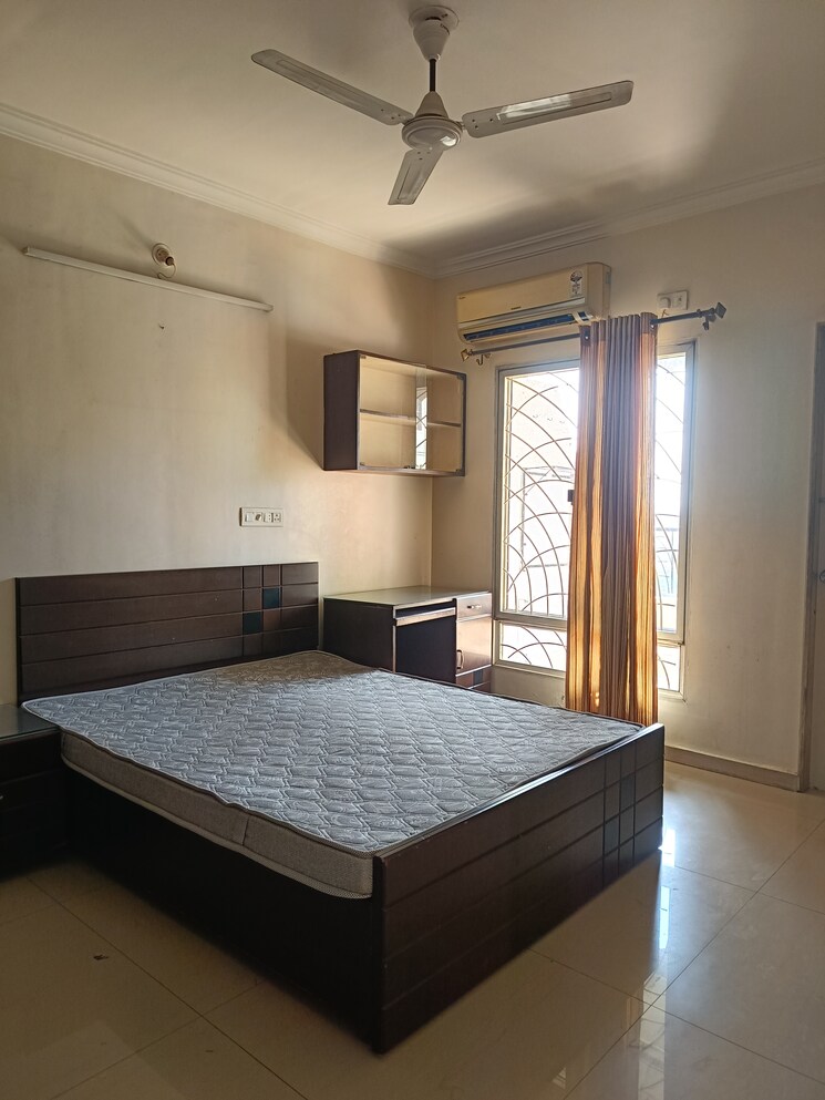 Master Bedroom, naiknavare-victoria-garden 3 Bedroom 1500 Sq.Ft. Apartment In Kalyani Nagar Pune 9435284