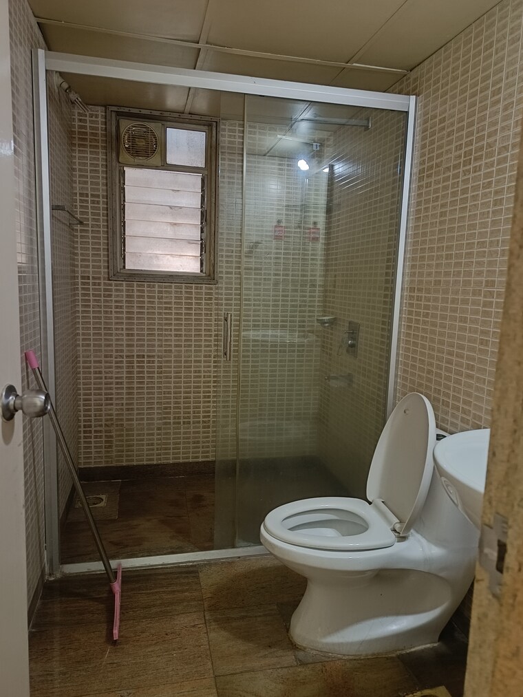 Bathroom, naiknavare-victoria-garden 3 Bedroom 1500 Sq.Ft. Apartment In Kalyani Nagar Pune 9435284